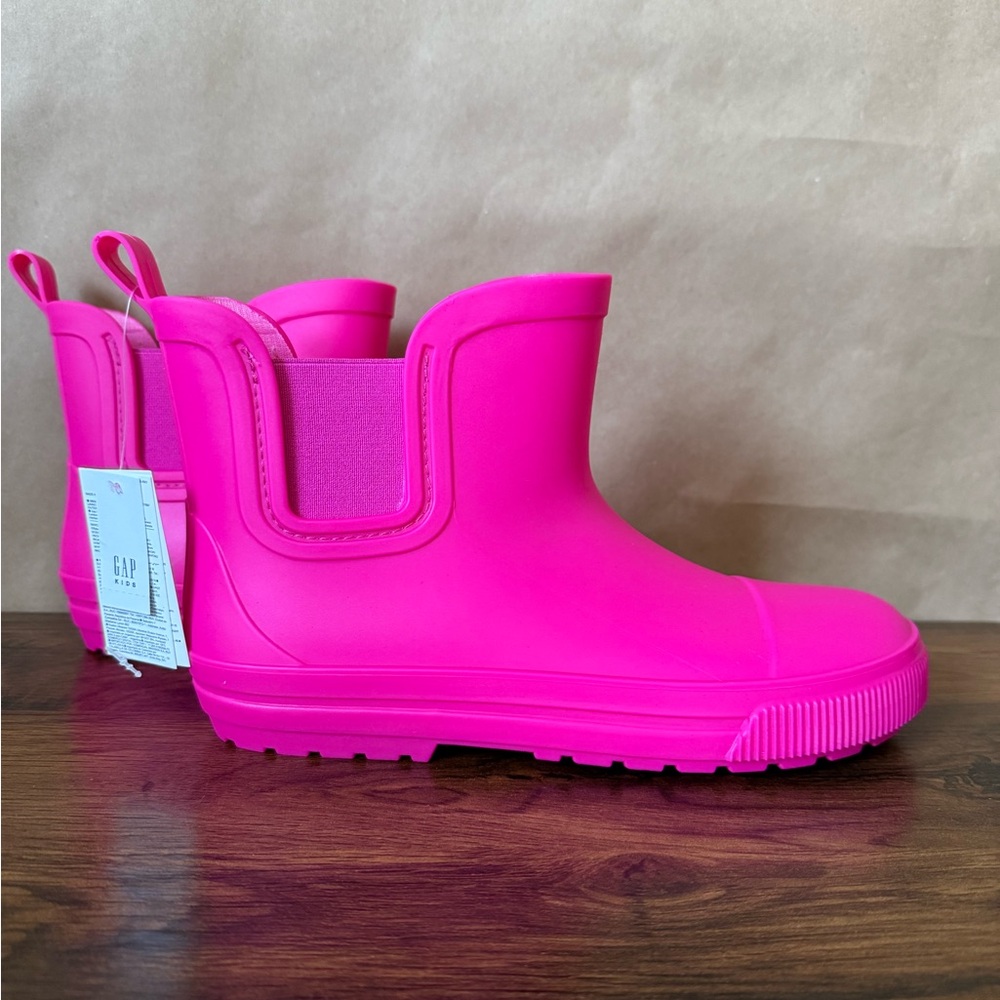 NWT GAP Kids Neon Rain Boots- size 3/4